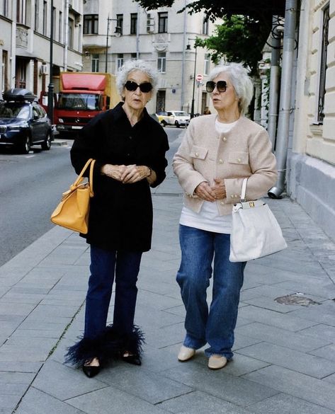 Old Person Outfit, Grandma Outfit Ideas, Grandma Outfit, Grandma Clothes, She's A Lady, Walking Down The Street, Grandma Fashion, Minimal Street Style, Old People