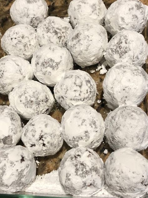 Christmas Whisky Bubbles, Christmas Whiskey Bubbles, Whiskey Cookies Recipe, Fireball Whiskey Balls, Liquor Balls, Peanut Butter Whiskey Balls, Whiskey Balls Recipe, Jello Balls, Boozy Cookies