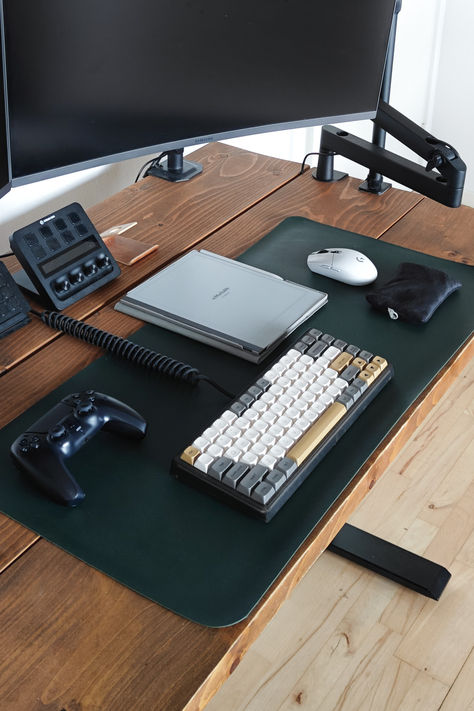 Green/Nature Minimalist Gaming Setup w. Forest Green Mouse Mat. A simple setup a. a Forest Green mouse mat to protect the table, and give the desktop a sleek design. Use this as green gaming room aesthetic inspo, home office inspo. Link directly for mouse mat, with more colors like pink, purple, blue and alike. Green Gaming Room, Minimalist Gaming Setup, Gaming Room Aesthetic, Aesthetic Setup, Nature Minimalist, Home Office Inspo, Gaming Aesthetic, Pegboard Organization, Workspace Desk