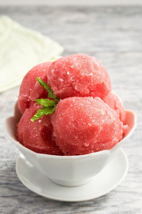 Here's a quick recipe of summer special Watermelon iceceam! #icecream #summer #summerfood #ice #mint #watermelonicecream #recipe #quickrecipes #easyrecipes #homemade #foodonthego #indianrecipes #homecooked #quarantine Fruit Desserts Healthy, Watermelon Ice Cream Recipe, Healthy Vegan Dessert, Churn Ice Cream, Healthy Fruit Desserts, Cheesecake Vegan, Watermelon Ice Cream, Fruit Ice Cream, Watermelon Ice