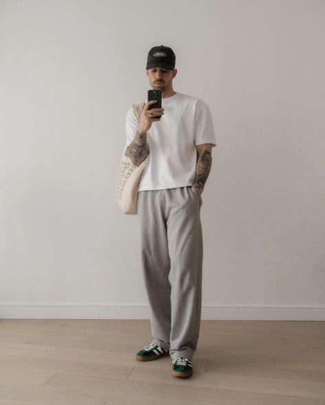 Minimal Outfit Men Summer, Airport Fits Men, Mens Airport Style, Minimalist Outfit Men, Airport Outfit Men, Ae Outfits, Daniel Simmons, Trousers Outfit Men, Bunny Outfits