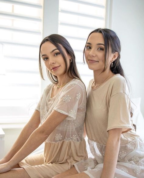 Merrell Twins Instagram, Veronica And Vanessa, Vanessa Merrell, Merrell Twins, Marina Laswick, Reverse Image Search, Just Stop, Cam Girls, Nice Tops