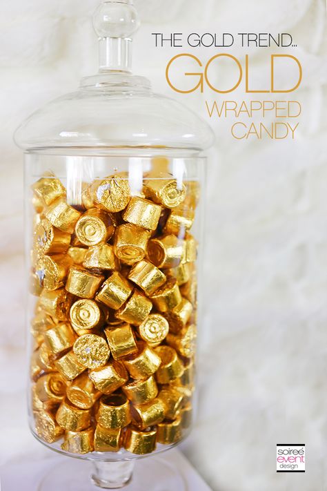 Golden Party Theme Decor, Great Gatsby Party Favors Ideas, Black And Gold Party Snacks, Great Gatsby Party Food Ideas, Gatsby Food Ideas, 24 Karat Gold Party, Great Gatsby Food Ideas, Golden Gala Prom Theme, Gold Party Food Ideas