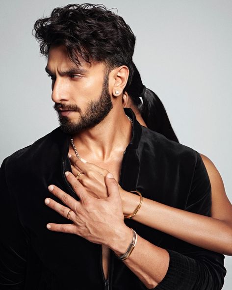 Ranveer Singh Hairstyle, Deepika Ranveer, Handsome Italian Men, Dipika Padukone, Stylish Men Wear, Celebrity Haircuts, Deepika Padukone Style, Mens Photoshoot Poses, Cool Hairstyles For Men