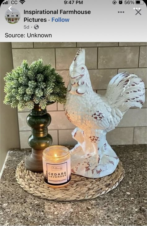 Rooster Centerpiece Ideas, Chicken Decor Kitchen Farmhouse Style, Chicken Table Decor, Farmhouse Chicken Decor, Rooster Kitchen Decor Farmhouse Style, Farmhouse Kitchen Counter Decor Ideas, Decorating With Roosters, Chicken Decor Kitchen, Wallpaper Modern Farmhouse