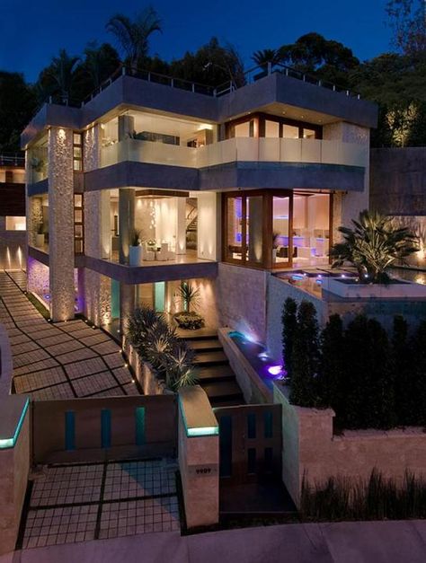 Bill Gates house.Having that as your house amazing. Los Angeles Real Estate, Houses Architecture, Big Houses, House Goals, My Dream House, Modern Homes, Dream Houses, Luxury Real Estate, Home Designs