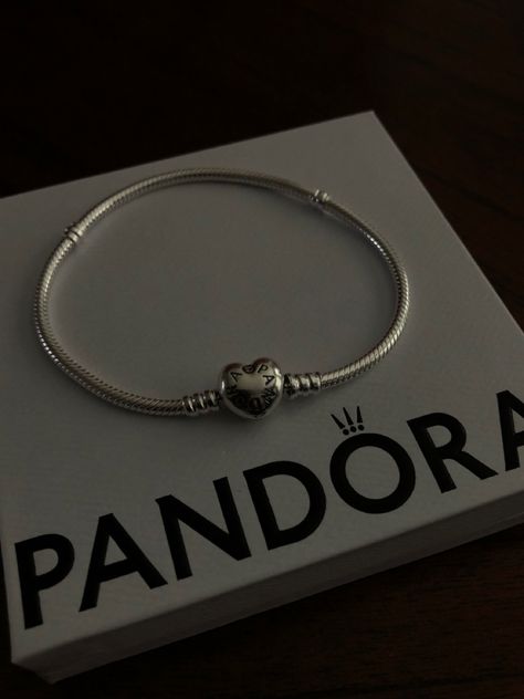 Pandora Bracelet Charms Ideas, Pandora Bracelet Designs, Dream Gift, Pandora Bracelet Charms, Classy Jewelry, Jewelry Essentials, Jewelry Lookbook, Pandora Bracelets, Girly Jewelry