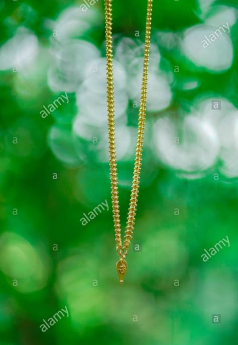 Simple Thali Chain Kerala, Thali Chain Designs Gold Kerala Hindu, Kerala Style Thali Designs, Kerala Hindu Wedding Thali Chain, Thali Locket Designs Kerala Hindu, Thaali Design Kerala, Thali Designs Gold Hindu, Kerala Thali Designs Gold, Thaali Chain Designs Gold Kerala Hindu