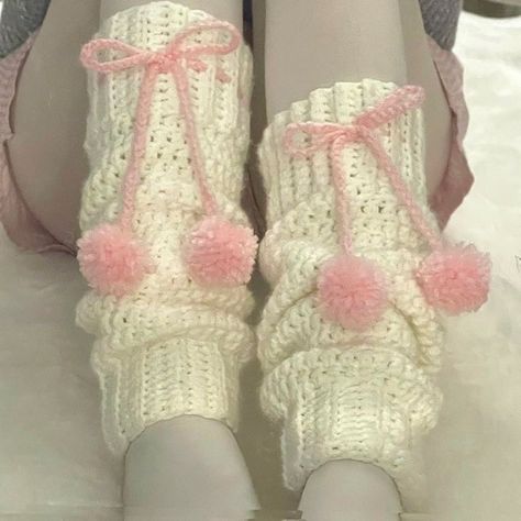 Fruits Basket Crochet, Coquette Crochet, Crochet Leg Warmers, 일본 패션, Look Retro, Kawaii Crochet, Crochet Fashion Patterns, Crochet Inspo, Diy Crochet Projects