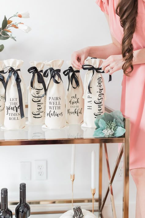 Easy diy wine bottle bag tutorial for fall by blogger Stephanie Ziajka on Diary of a Debutante Wine Bags Ideas Diy Gifts, Cricut Iron On Tutorial, Bottle Bag Tutorial, Cricut Fall Projects, Fall Cricut Ideas, Wine Bag Diy, Cricut Iron On Ideas, Fall Cricut Projects, Thanksgiving Hostess Gifts