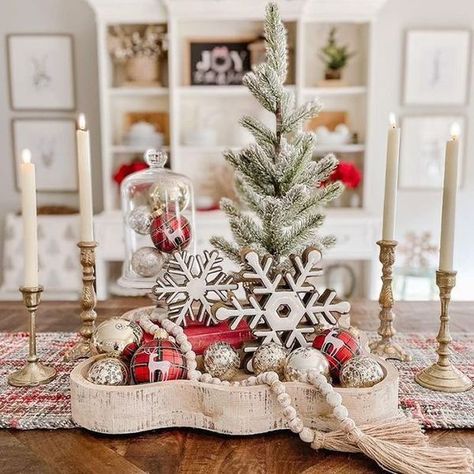 Home designs, decor & more. | Cute center piece 🎄 | Facebook Scalloped Tray, Christmas Tray Decor, Christmas Coffee Table, Christmas Coffee Table Decor, Christmas Dining Table Decor, Elegant Tray, Christmas Tray, Christmas Dining Table, Dough Bowl