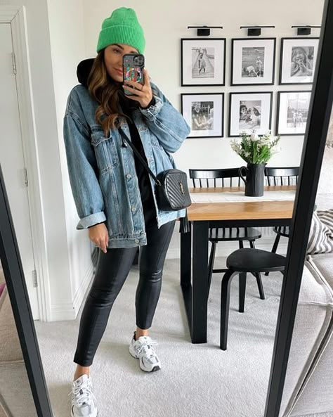 Oversized Jean Jacket Outfit, Jean Jacket Outfit, Trainers Outfit, Oversized Jean Jacket, City Outfits, Leggings Outfit, Jacket Outfit, Winter Outfit Ideas, Brunch Outfit