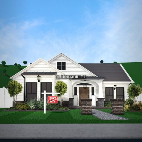 Realistic Bloxburg Suburban House, Townhomes Bloxburg, Modern Farmhouse Bloxburg Layout 1 Story, Small Roblox House, Bloxburg Small House Ideas Exterior, Small Fall House Bloxburg, Small Bloxburg House Exterior, Roof Ideas Bloxburg, Bloxburg Exterior Ideas 1 Story