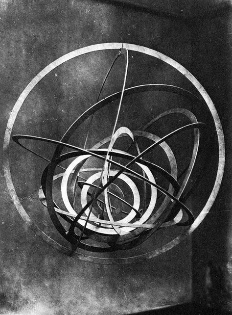 Aleksandr Rodchenko - Hanging Construction, 1920 Aleksandr Rodchenko, Alexander Rodchenko, Russian Constructivism, Russian Avant Garde, Alberto Giacometti, Kinetic Sculpture, Russian Artists, Sculpture Installation, Art Sculpture