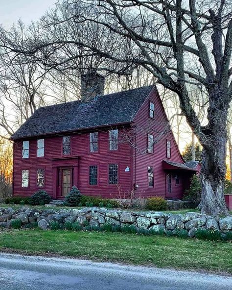 Colonial House No Shutters, Colonial Saltbox House Exterior, Salt Box Interior, New England Saltbox House, Saltbox House Interior, Saltbox Houses Exterior, Salt Box House Plans, Saltbox Roof, Saltbox House Plans