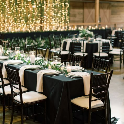 Black Table Scape Wedding, Wedding With Black Tablecloths, Black And White Wedding Theme Receptions Decor Table Settings, Black White Champagne Wedding Color Schemes, Black Table Cloth Table Setting, Backyard Wedding Black And White, Black Tablecloth Tablescape, Black And White Wedding Reception Decor, Black Table Clothes Wedding