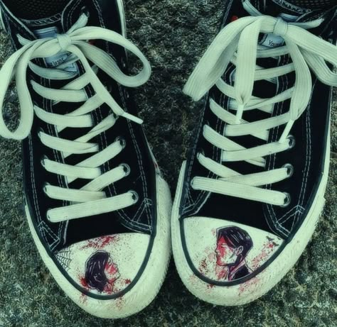 Things To Put On Your Converse, Mcr Skateboard, Draw On Sneakers, Mcr Shoes, Mcr Converse, Mcr Album Covers, Converse With Drawings On Them, Drawn On Converse Grunge, Drawing On Converse Grunge