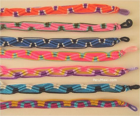 Bracelets knitted in zigzag pattern, peruvian wave, classic. They are handmade in nylon thread. Multicolor. From end to end they are aproximately 9 inches or 24 cms long. Great ROI 😎 Bracelets Knitted, Peruvian Wave Bracelet, Ideas Pulseras, Friendship Bracelets Designs, Wave Bracelet, String Bracelets, Zigzag Pattern, Zig Zag Pattern, String Bracelet