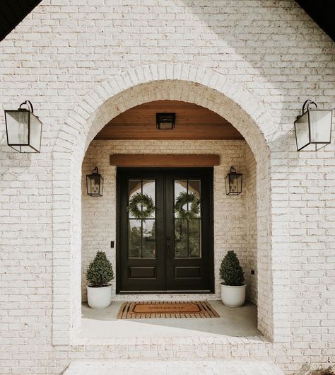 Arched Brick Front Porch, White Brick Archway, Brick Arches Exterior Porches, Exterior Arches Front Porches, Stone Entryway Exterior Front Entrances, Arched Exterior Doors Entrance, Brick Arch Front Porch, Brick Arch Exterior, Arch Entryway Exterior Porches