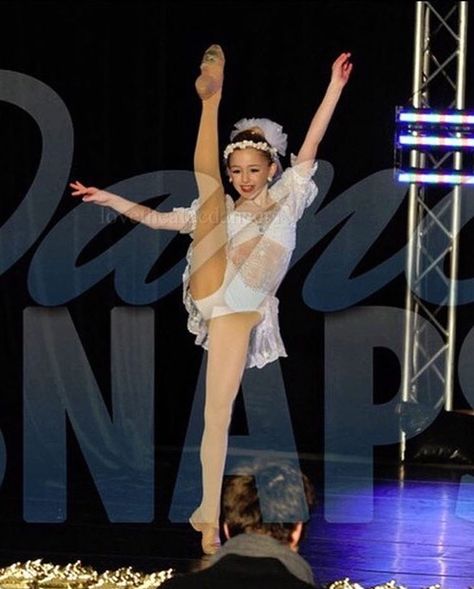 Ma, He's Making Eyes At Me | Chloe Lukasiak Wiki | Fandom Chloe Lukasiak Dance, Chloe Elizabeth, Chloe Lukasiak, Girl Celebrities, Dance Company, Dance Photos, Musical Theatre, Dance Moms, Flapper Dress