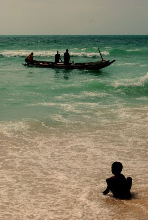 Mauritania Flag, Powerful Pictures, City By The Sea, Africa Flag, Western Sahara, African Travel, Scenery Photography, Africa Art, Islamic Republic