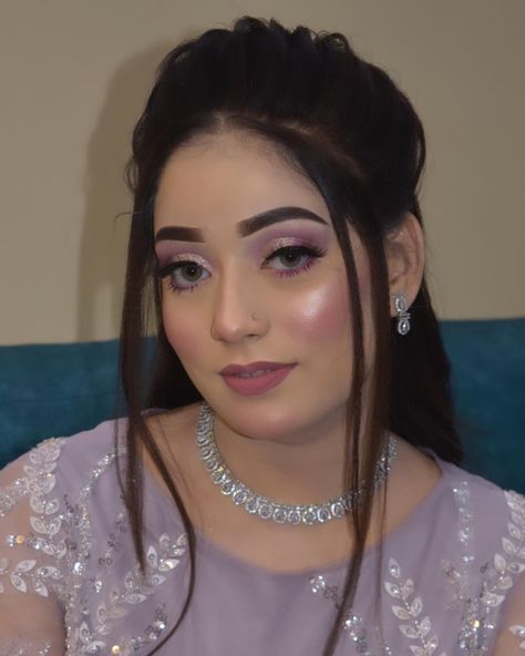 Makeup Ideas Matte, Creative Eyeliner Looks, Makeup Ideas For Beginners, Makeup For Everyday, Trendy Makeup Looks, Pakistani Makeup Looks, Dewy Skin Makeup, Creative Eyeliner, Pakistani Makeup