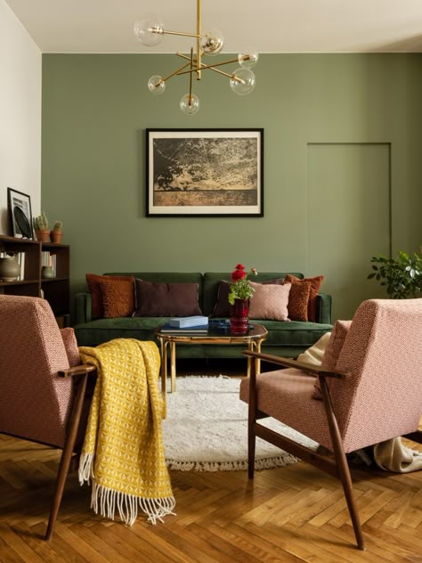 Cinnamon Living Room, Green Walls Living Room, Green Couch Living Room, Green Sofa Living Room, Olive Green Walls, Ideas Habitaciones, Living Room Wall Designs, Living Room Decor Colors, Yellow Living Room