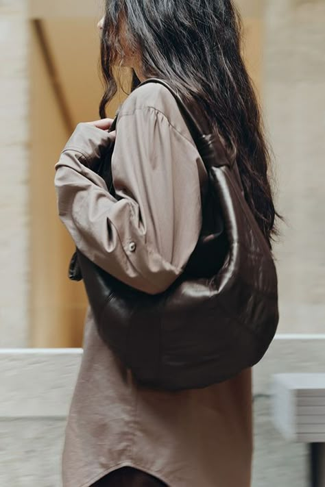 15 Slouchy Bags For Spring Chic Spring Bucket Hobo Bag, Slouch Shoulder Bag, Slouchy Bag Aesthetic, Slouchy Crossbody Bag, Chic Spring Hobo Bag For On-the-go, Cross Body Bag Outfit, Slouchy Bag, Derby Outfits, Muslim Outfits Casual