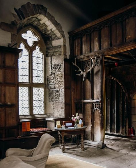 The Lord Edward - Haddon Hall, Derbyshire UK 🏰 🇬🇧 Medieval Home Interior, Medieval Home, Medieval Home Decor, Historical Interior, Medieval Decor, Haddon Hall, Medieval Aesthetic, Chateau Medieval, Castles Interior