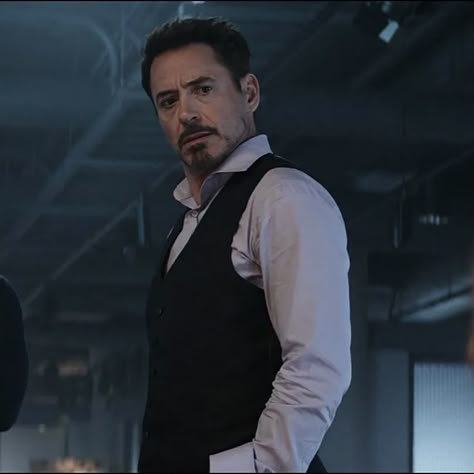 Tony Stark Homecoming, Tony Stark Drinking, Tony Stark Ironman 1, Tony Stark In Suit, Trans Tony Stark, Iron Man Photos, Toni Stark, Robert Downey Jr Iron Man, Mcu Marvel