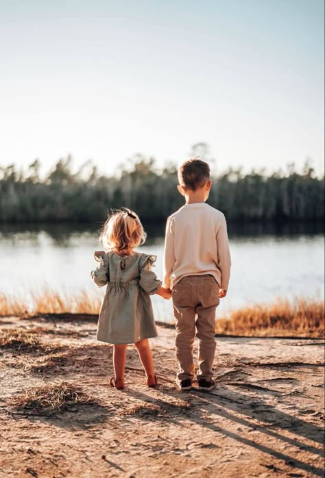 Brother Sister Family Photos, Siblings Family Photos, Boho Sibling Photoshoot, Brother And Sister Outdoor Photoshoot, Sibling Easter Photos, Sibling Shoot Ideas, Sibling Birthday Photoshoot, Sibling Fall Photoshoot Ideas, Poses For Siblings Brother Sister