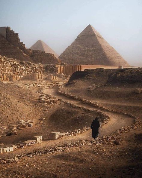 Starověký Egypt, Egypt Aesthetic, Pyramids Egypt, Ancient Egypt History, Great Pyramid Of Giza, Egyptian Pyramids, Valley Of The Kings, Egypt History, Pyramids Of Giza