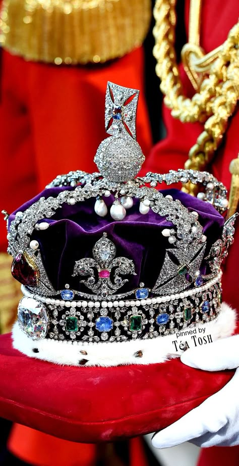 Queen Elizabeth Crown, Imperial State Crown, British Crown Jewels, Royal Crown Jewels, Royal Crowns, Royal Tiaras, Crowns And Tiaras, Elisabeth Ii, Isabel Ii