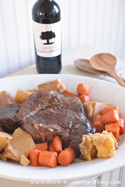 My Grandma’s Old Fashioned Pot Roast - Town & Country Living Old Fashion Pot Roast, Ic Diet Recipes, Ic Friendly Recipes, Dutch Oven Pot Roast, Ic Diet, Ic Recipes, Sunday Recipes, Pot Roast Recipes, Old Fashioned Recipes