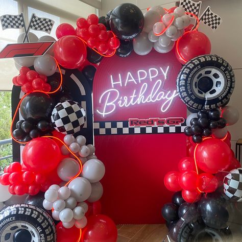 🏎️🏁❤️ Run, runnnn 😅!! . . . . #racecars #racecarparty #formula1party #themeparty #balloondecoration #ballooninstallation #balloongarland #decoracionconglobos #fiestadecarreras #decoracion #birthdayparty #birthdaypartydecor #formula1 Racing Theme 1st Birthday Party, F1 Birthday Party Ideas Ferrari, Formula 1 Themed Birthday Party, Formula 1 Decor, Formula One Birthday, F1 Theme Birthday, F1 Party Ideas, Formula 1 Party Ideas, F1 Theme Party Birthday