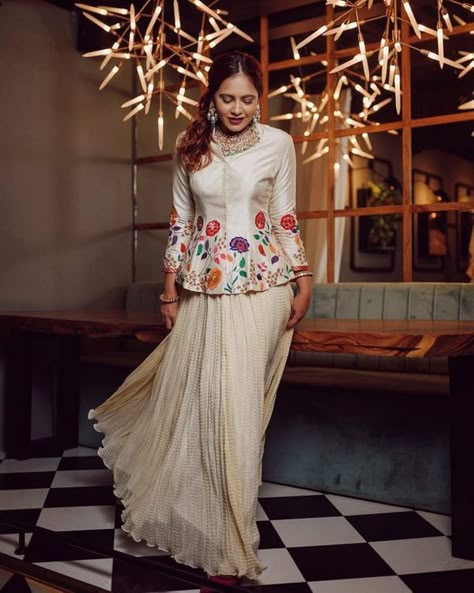 10 Times This Blogger Gave Us Bridesmaids Style Inspiration! Latest Designer Lehenga, Lehenga Top, Casual Suits, White Maxi Skirts, Designer Party Wear Dresses, Dress Indian Style, Fancy Blouses, Designer Lehenga, Fashion Enthusiast