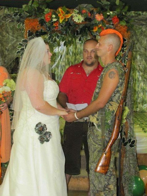 Red Neck Wedding, Cursed Wedding, Hillbilly Wedding, Ugly Wedding, Tacky Wedding, Royal Wedding Dresses, Funny Wedding Pictures, Trash Party, Wedding Fail