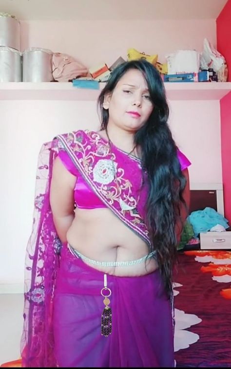 Mother's Pic, Mood Face, Deep Navel, Indian Navel, Saree Wearing Styles, Saree Wearing, Indian Women Painting, Beautiful Sarees, Saree Navel