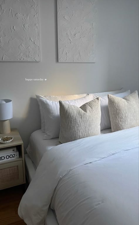 Clean Modern Bedroom Aesthetic, Neutral Minimalist Bedroom, Bedroom Ideas Inspiration, Modern Bedroom Decor, Redecorate Bedroom, Apartment Decor Inspiration, Room Makeover Bedroom, Apartment Inspiration, Cozy Room