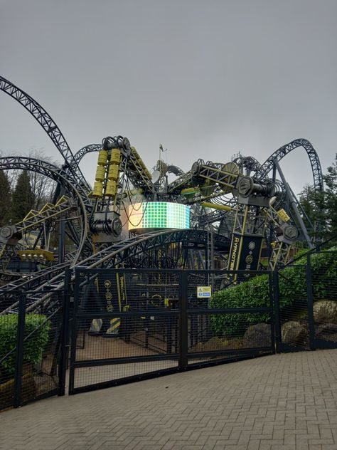 Smiler Alton Towers Aesthetic, Rollercoaster Aesthetic Wallpaper, The Smiler Alton Towers, Alton Towers Aesthetic, Smiler Alton Towers, Rollercoaster Aesthetic, Roller Coaster Aesthetic, Alton Towers Rides, Coaster Aesthetic