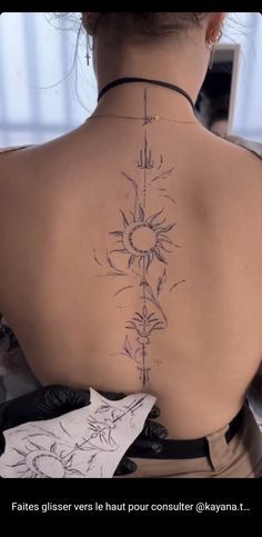 Back Tattoos Spine, Tattoo Sonne, Tato Minimal, Petite Tattoos, Tasteful Tattoos, Spine Tattoos For Women, Tattoos For Black Skin, Sun Tattoos, Discreet Tattoos