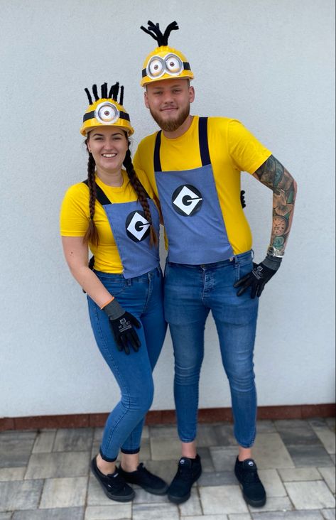 Minion Dress Up Diy, Minon Costume Diy Halloween Family, Minion Float Parade, Minion Adult Costume Diy, Minion Adult Costume, Minions Costume Group, Minions Diy Costume, Diy Minion Costume For Kids, Minons Outfit Costume Ideas