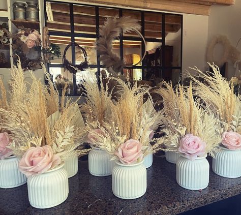 Boho Centerpiece, First Communion Decorations, Tafel Decor, Bridal Shower Centerpieces, Grass Wedding, Boho Bridal Shower, Baby In Bloom, Shower Centerpieces, Baby Shower Pumpkin