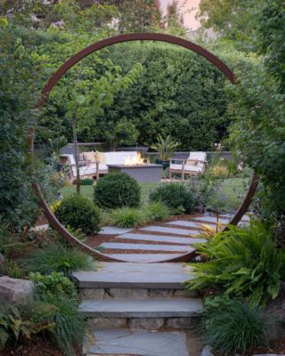 Outdoor Landscape Ideas, Easy Landscaping Ideas, Front Yard Garden Ideas, Flowers Farm, Outdoor Gathering Space, Yard Garden Ideas, Moon Gate, Sustainable Flowers, Outdoor Sitting Area