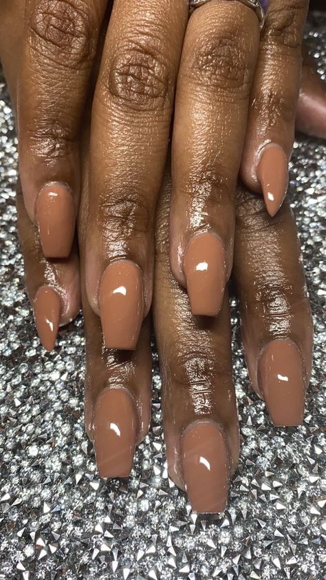 Brown Nails For Black Women, Neutral Nails On Black Women, Fall Gel Nails Ideas Short, Nude Nails For Black Women, Nails On Dark Skin Hands, Nude Nails For Brown Skin, Nude Nails Black Women, Nude Brown Nails, Brown Nude Nails