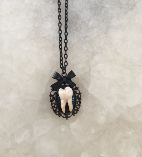 Teeth Accessories, Bone Jewelry, Funky Jewelry, Creepy Cute, Tooth Fairy, Gothic Jewelry, Dream Jewelry, Jewelry Inspo, Pretty Jewellery