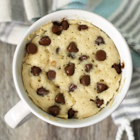 Best Ever Vanilla Mug Cake with Chocolate Chips Mug Cake In Oven, Quick Mug Cake, Single Serve Dessert Recipes, Vanilla Mug Cake, Peanut Butter Mug Cake, Chocolate Chip Cake Recipe, Mug Desserts, Chocolate Chip Mug Cake, Mug Cake Recipes