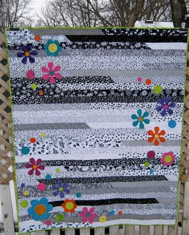 1600 quilt w/ applique flowers - love the black and white background and bright flowers Happy Quilts, Jelly Roll Race Quilt, Jelly Roll Race, Wedding Quilts, Colchas Quilting, Flower Jelly, Jelly Roll Patterns, Jelly Roll Quilt, Quilt Christmas