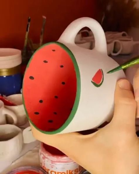 Mug Ideas Pottery Painting, Watermelon Mug Design, Drawing Mugs Ideas, Clay Cafe Painting Ideas Mugs, Cute Ceramics Ideas Paint, Ceramic Mug Painting Ideas Diy, Ceramic Painting Easy Ideas, Diy Cup Painting, Painting Ideas On Mugs