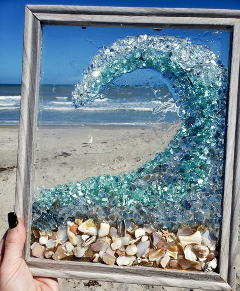 Sea Glass Window Art, Sea Glass Window, Broken Glass Crafts, Sea Glass Art Diy, Art Plage, Sea Glass Art Projects, Beach Glass Crafts, Seashell Wall Art, Art Coquillage